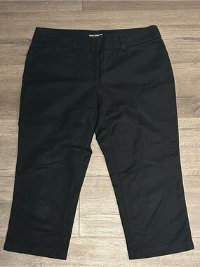 Dalia Collection Black Straight Capri Pants